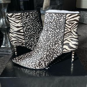Alice & Olivia by Stacey Bendet Funky black & white boots New! Size 9.5/39 1/2